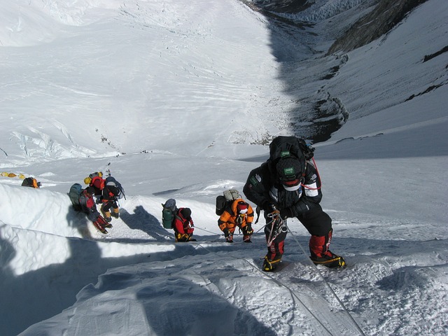 climbing mount everest